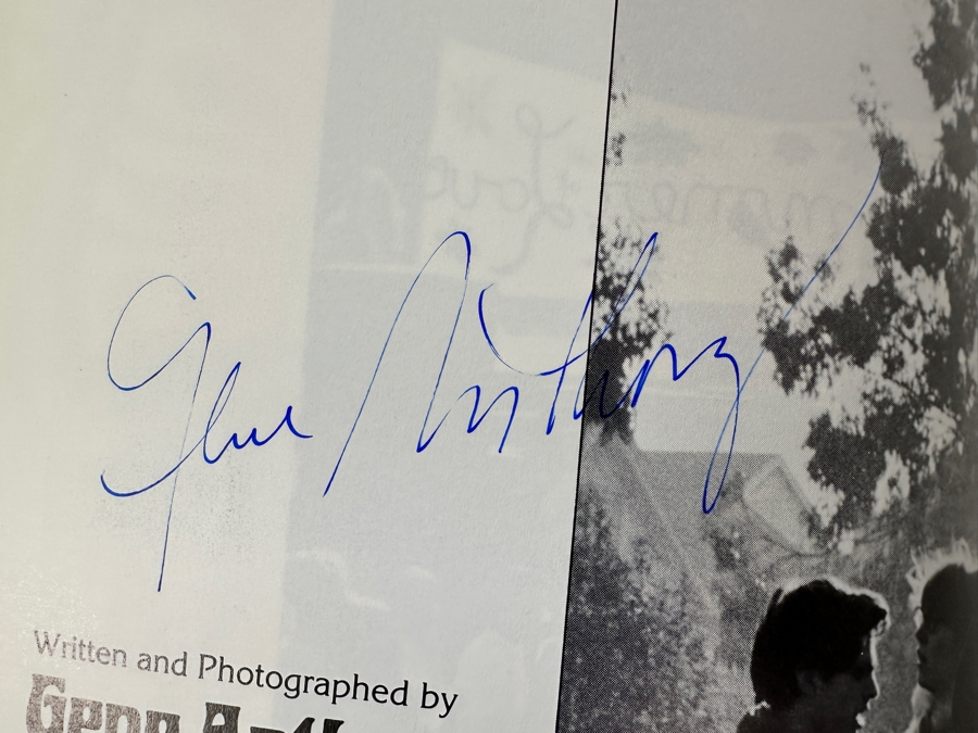 Just Added - SIGNED COPY Of Paperback Book The Summer Of Love: Haight-Ashbury At Its Highest. A Photographic Look At The Iconic 1967 Counterculture Movement, Featuring Key Figures And Events [Photo 5]