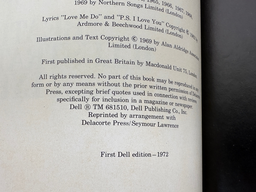 Just Added - Vintage 1972 First Dell Edition Paperback Book The Beatles Illustrated Lyrics - Dell Special - A Collection Of Illustrated Song Lyrics By The Iconic Band Edited By Alan Aldridge [Photo 4]