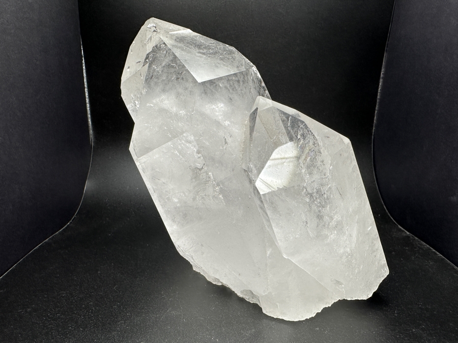 Just Added - Stunning Cluster Of Clear Quartz Crystals Featuring Multiple Faceted Points 8'L [Photo 3]