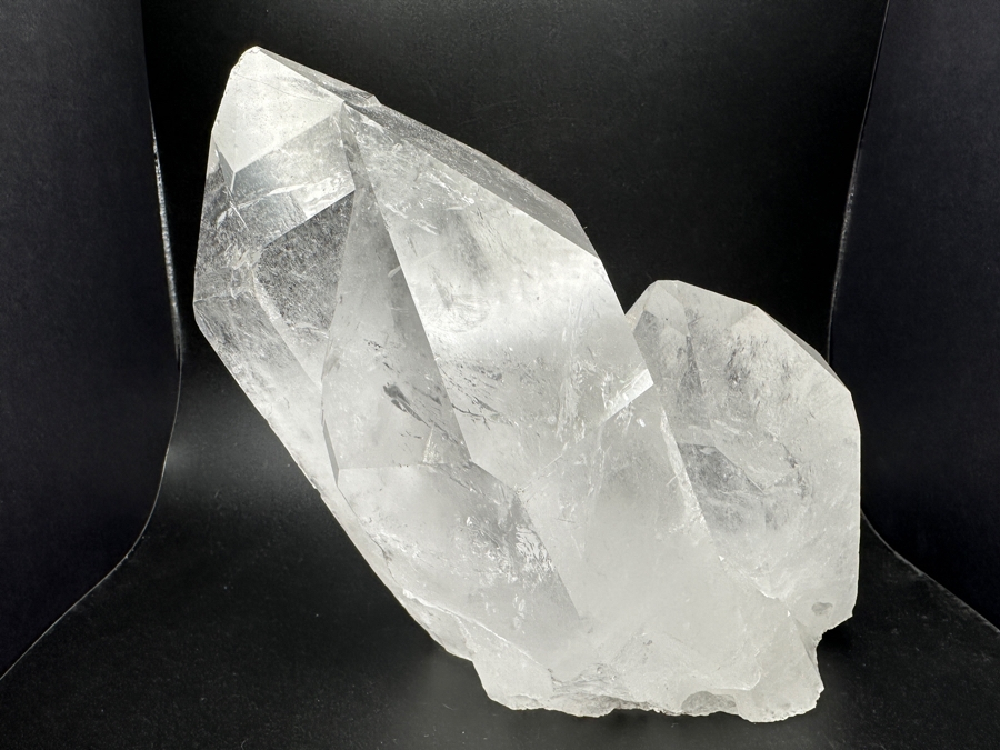 Just Added - Stunning Cluster Of Clear Quartz Crystals Featuring Multiple Faceted Points 8'L [Photo 2]