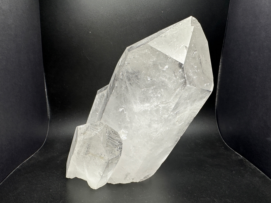 Just Added - Stunning Cluster Of Clear Quartz Crystals Featuring Multiple Faceted Points 8'L [Photo 4]