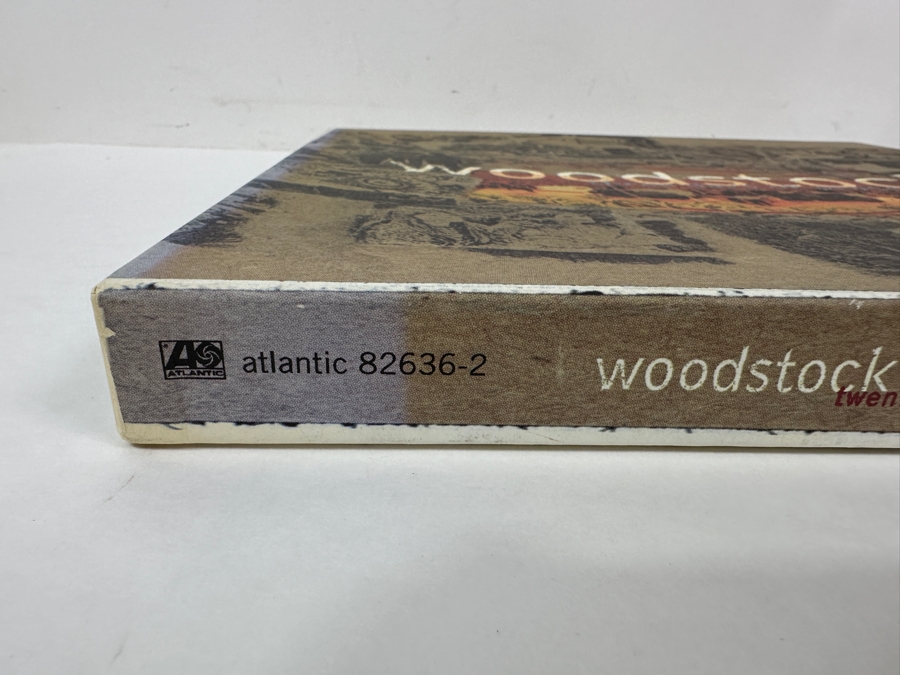 Just Added - Woodstock - Three Days Of Peace And Music - Twenty-Fifth Anniversary Collection Atlantic 82636-2 1994 4-Compact Disc CD Box Set
 [Photo 6]