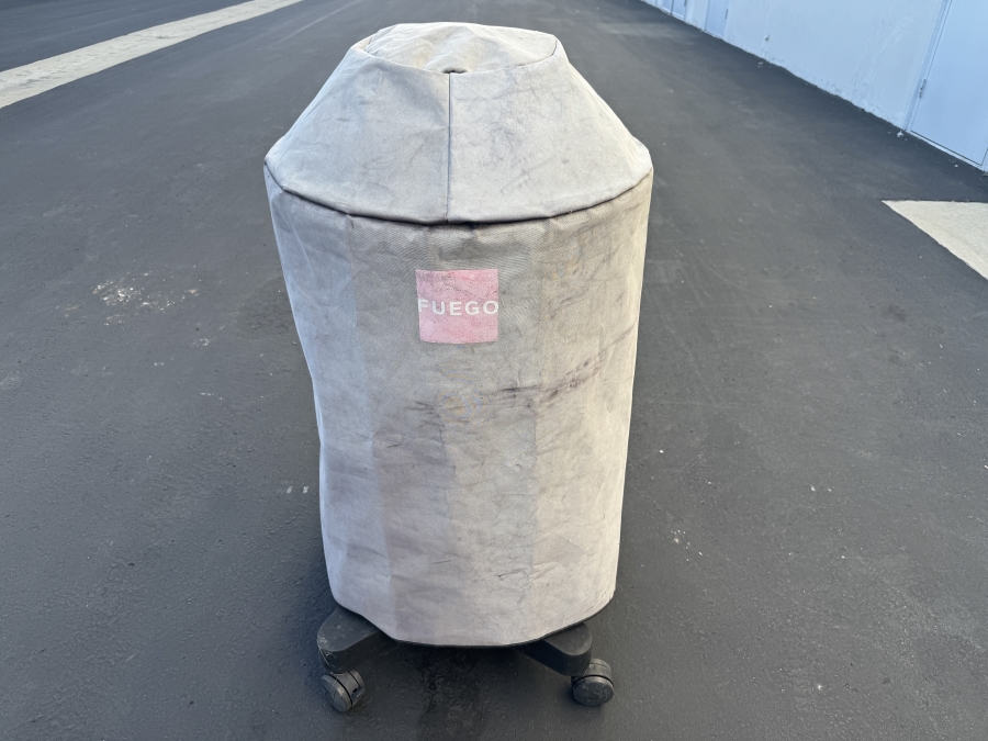 Fuego Professional Gas Grill With A Black Lid, Stainless Steel Body, And Wheels [Photo 5]