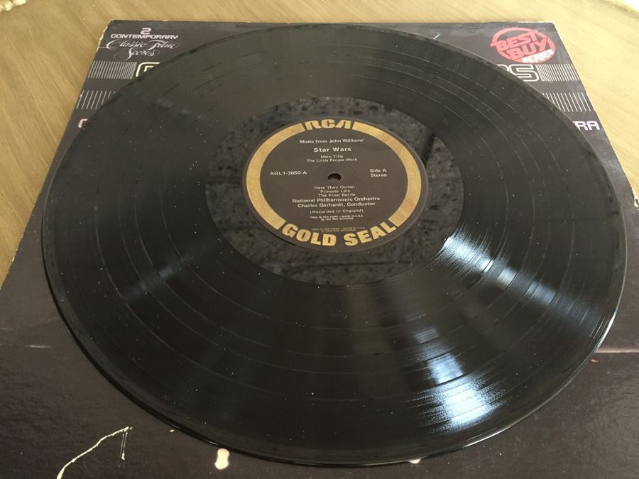 Charles Gerhardt / National Philharmonic Orchestra ‎- Music From John Williams' Close Encounters Of The Third Kind / Star Wars - RCA ‎- AGL1-3650 [Photo 3]