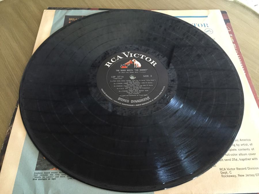 Al (He's The King) Hirt - The Horn Meets 'The Hornet' - RCA Victor ‎- LSP-3716 [Photo 5]