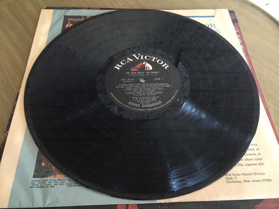 Al (He's The King) Hirt - The Horn Meets 'The Hornet' - RCA Victor ‎- LSP-3716 [Photo 3]