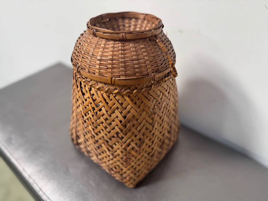Woven Bamboo Storage Basket With Lid 11.5'H [Photo 4]