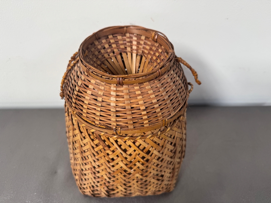 Woven Bamboo Storage Basket With Lid 11.5'H [Photo 3]