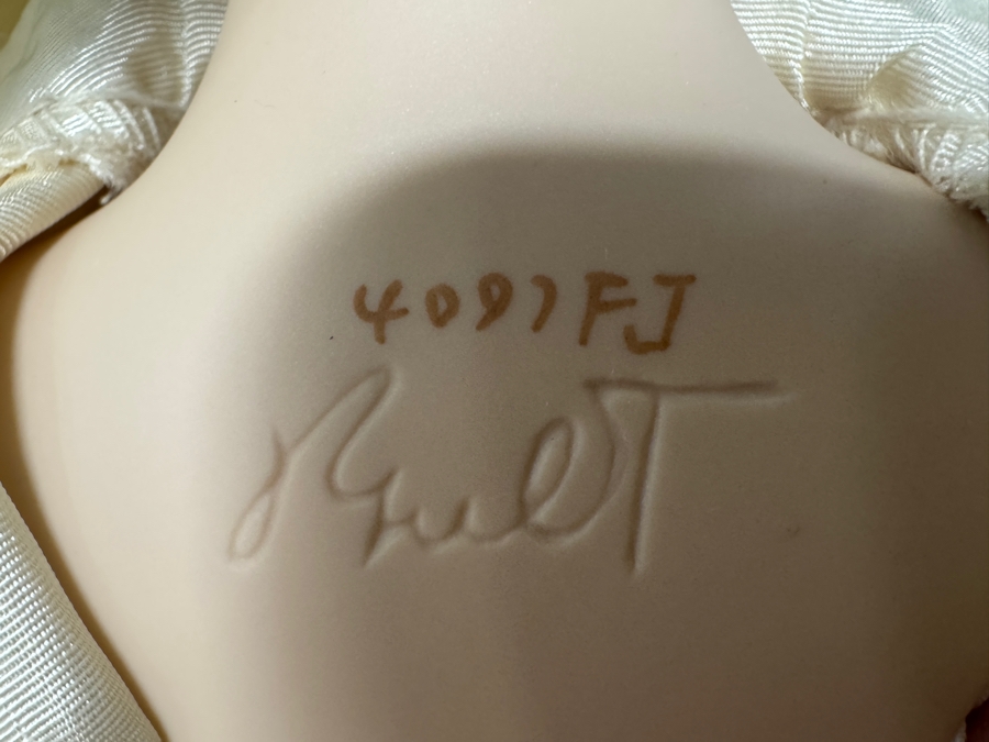 Vintage Ashton-Drake Galleries Porcelain Doll in Wedding Dress 19'H [Photo 4]