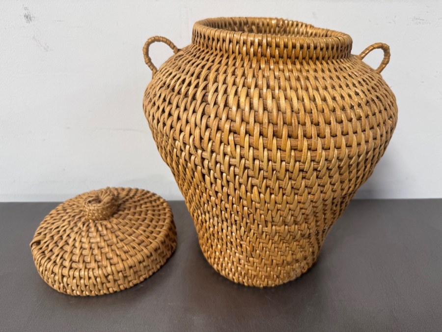Woven Rattan Urn Basket With Lid 15'H [Photo 3]