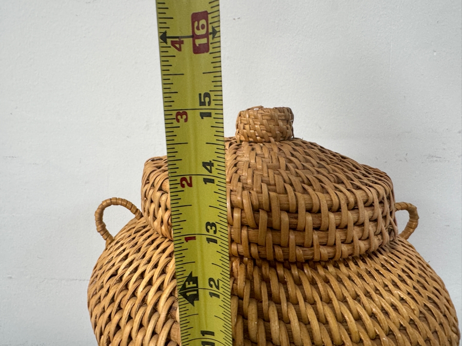Woven Rattan Urn Basket With Lid 15'H [Photo 4]
