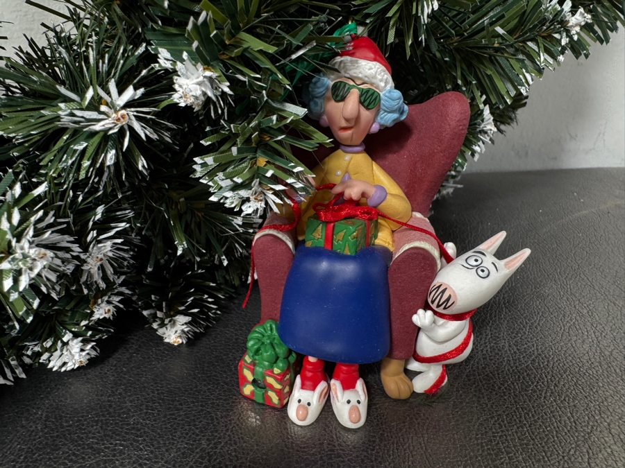 Hallmark Maxine Carolers Christmas Wreath And Figurines Set [Photo 4]