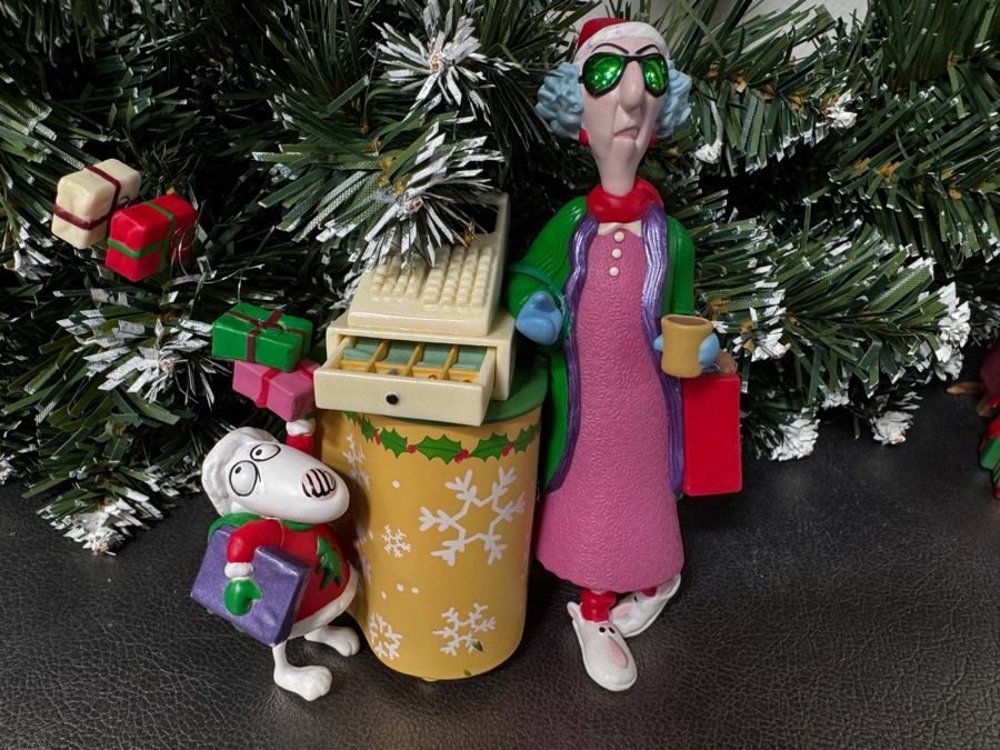 Hallmark Maxine Carolers Christmas Wreath And Figurines Set [Photo 3]