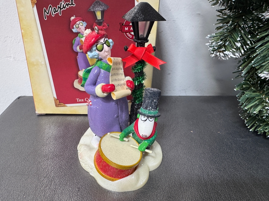 Hallmark Maxine Carolers Christmas Wreath And Figurines Set [Photo 2]