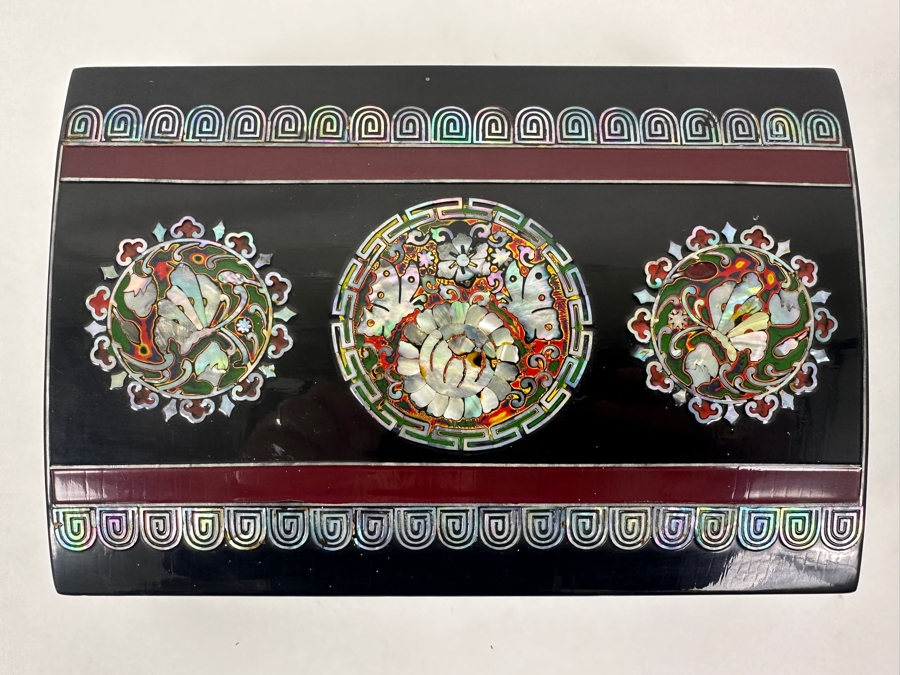 Stunning Black Lacquer Box With Mother Of Pearl Inlay Featuring Butterflies And Flowers 8.5'W x 6'D x 2.75'H [Photo 3]