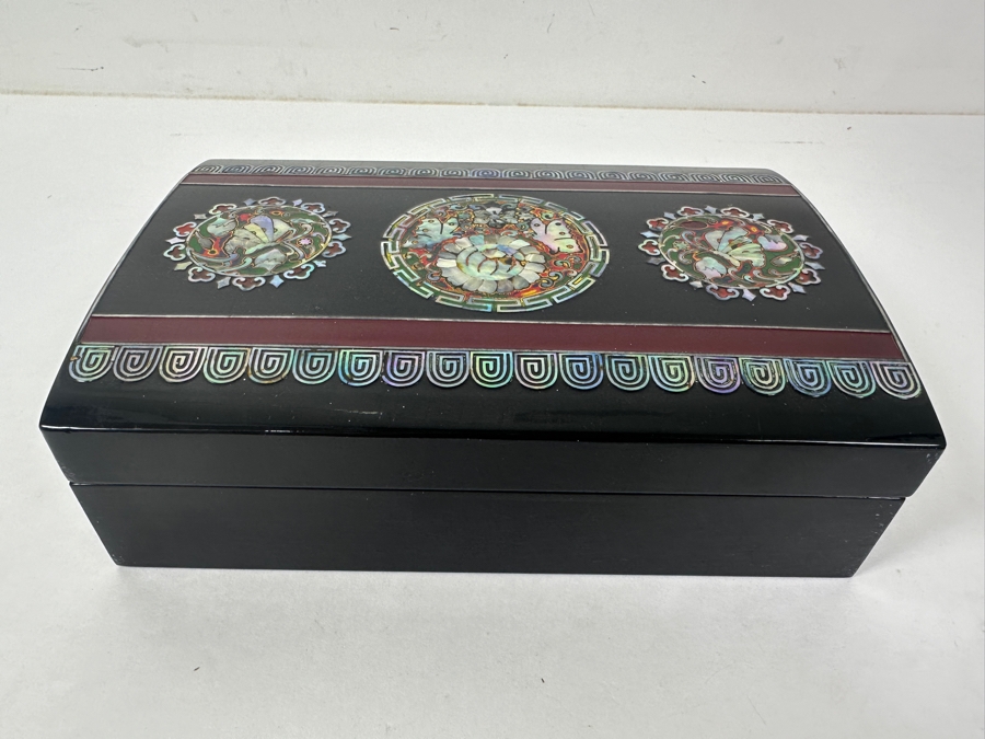 Stunning Black Lacquer Box With Mother Of Pearl Inlay Featuring Butterflies And Flowers 8.5'W x 6'D x 2.75'H [Photo 7]