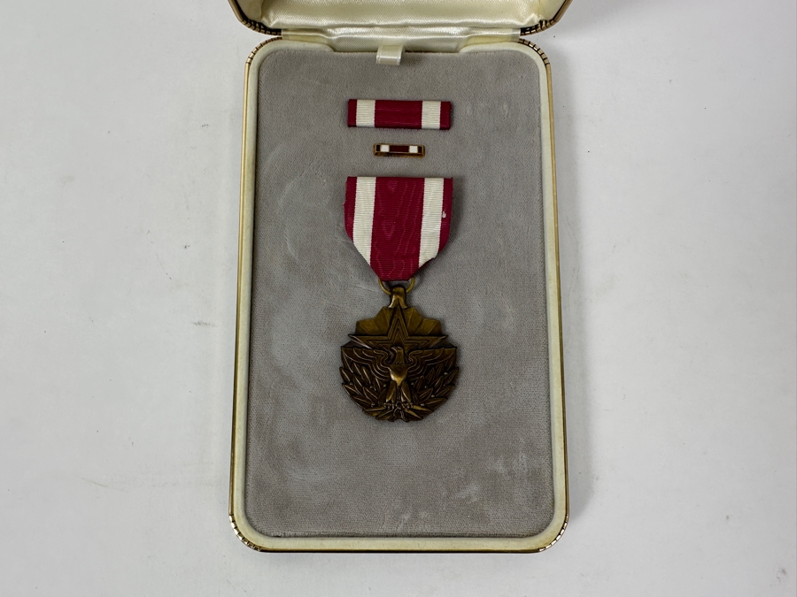 U.S. Meritorious Service Medal Set, Including Full-Size Medal, Service Ribbon, Lapel Pin and Case [Photo 3]
