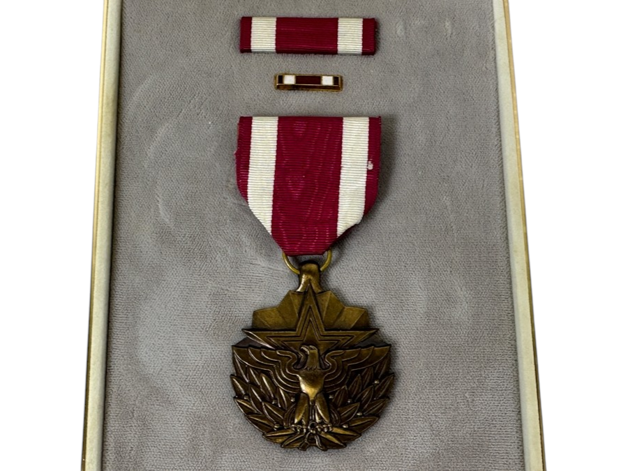 U.S. Meritorious Service Medal Set, Including Full-Size Medal, Service Ribbon, Lapel Pin and Case