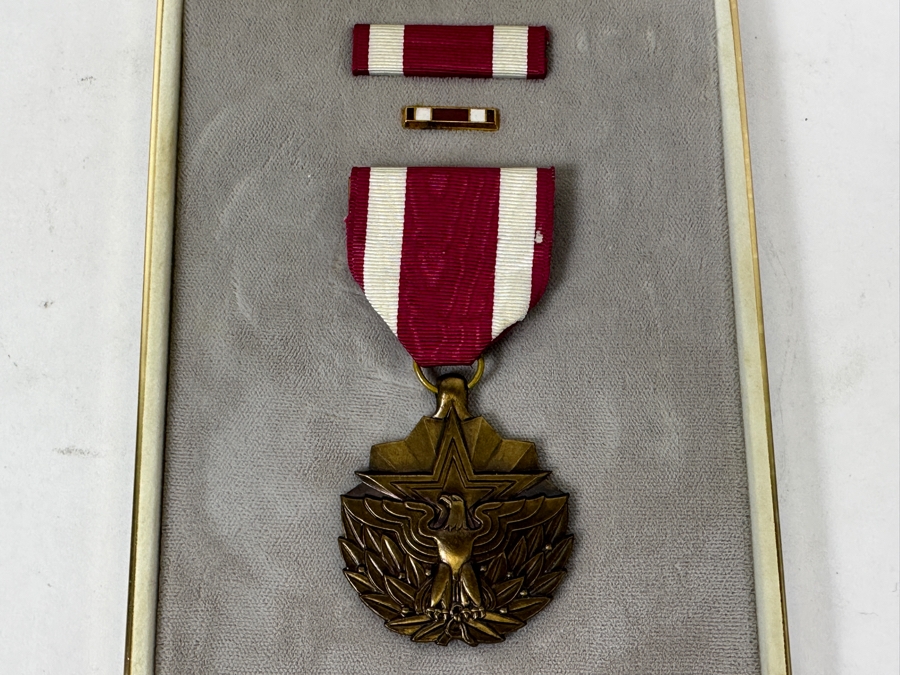 U.S. Meritorious Service Medal Set, Including Full-Size Medal, Service Ribbon, Lapel Pin and Case [Photo 2]