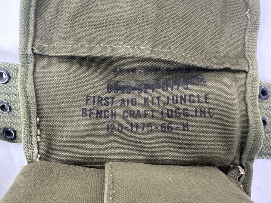 US Army Belt Kit Includes Holster, Magazine Pouch And Medical Pouch [Photo 5]