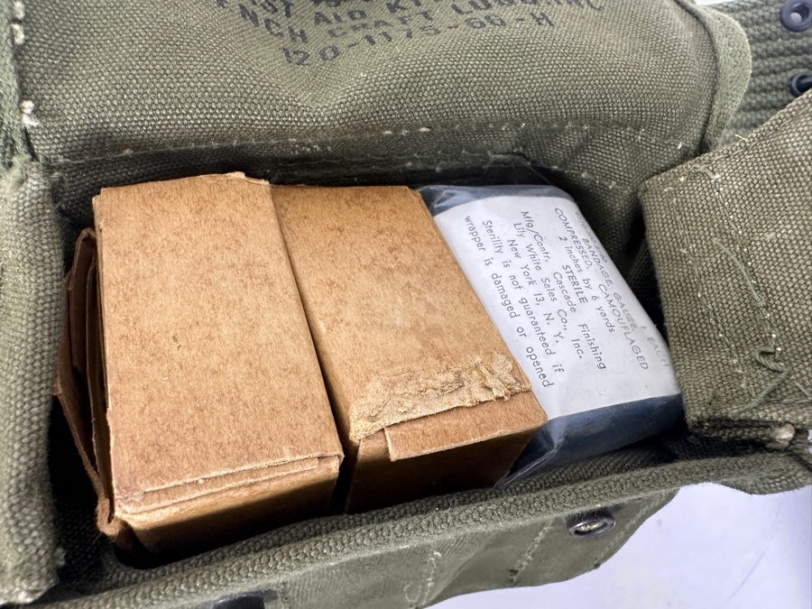 US Army Belt Kit Includes Holster, Magazine Pouch And Medical Pouch [Photo 7]