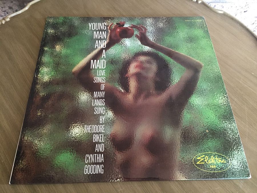 Cynthia Gooding And Theodore Bikel ‎- A Young Man And A Maid (Love Songs Of Many Lands) - Elektra ‎- EKL-109 [Photo 1]