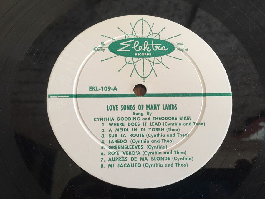 Cynthia Gooding And Theodore Bikel ‎- A Young Man And A Maid (Love Songs Of Many Lands) - Elektra ‎- EKL-109 [Photo 4]