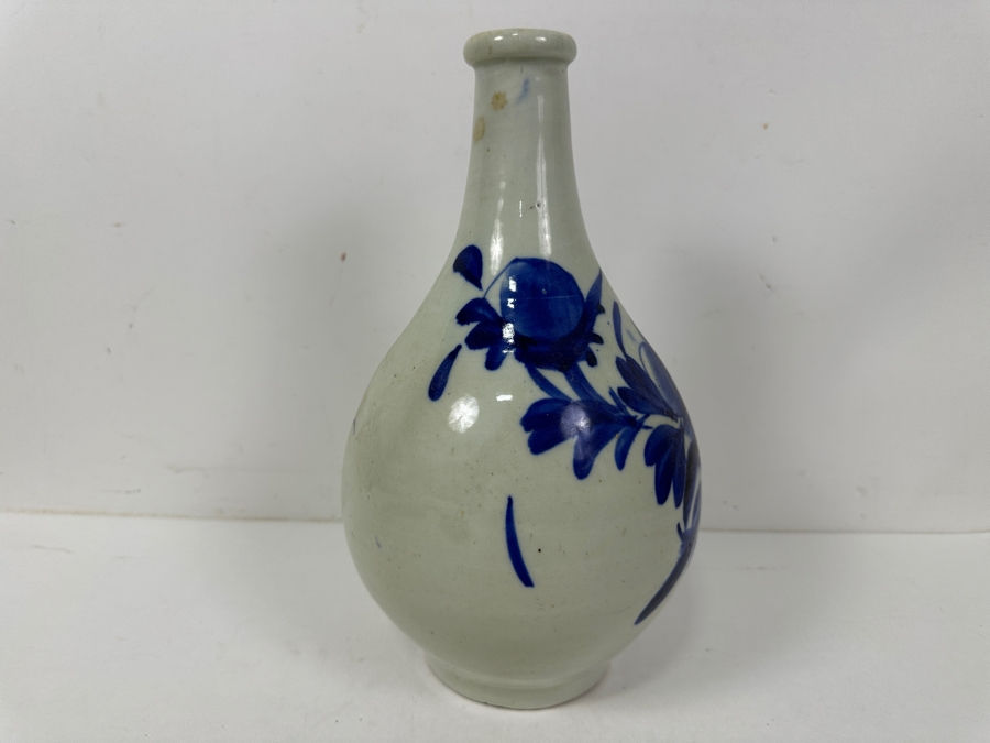 Vintage Japanese Hand-Painted Porcelain Vase / Sake Bottle 6'W x 11'H
 [Photo 4]