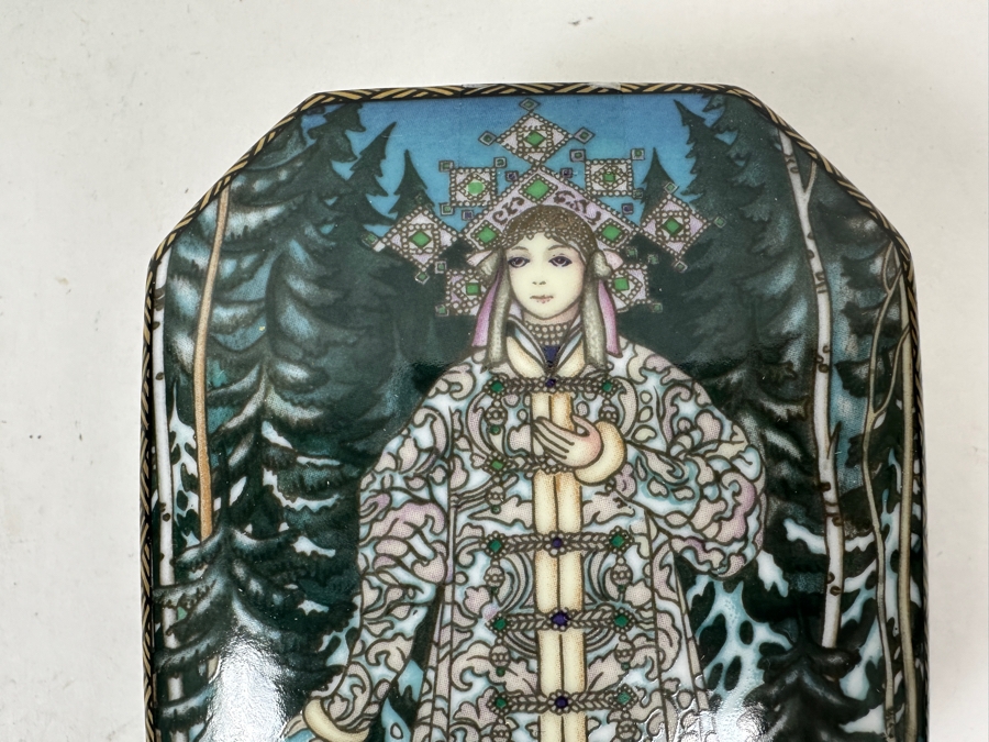 Heinrich Porcelain Octagonal Trinket Box 'The Snow Maiden: Snegurochka at the Court of Tsar Berendi' By Villeroy & Boch Limited Edition to 25,000 With Box [Photo 4]