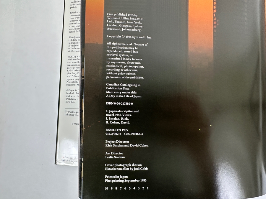 First Printing Hardcover Book 'Day In The Life Of Japan' Featuring Geisha Cover Photograph 1985 By William Collins Sons & Co Ltd [Photo 2]