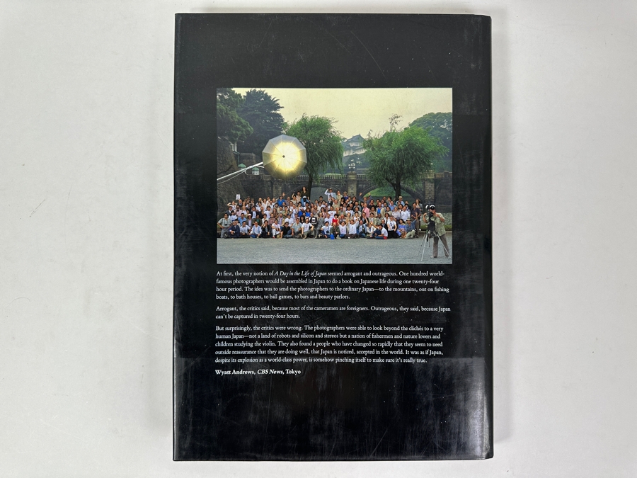 First Printing Hardcover Book 'Day In The Life Of Japan' Featuring Geisha Cover Photograph 1985 By William Collins Sons & Co Ltd [Photo 6]