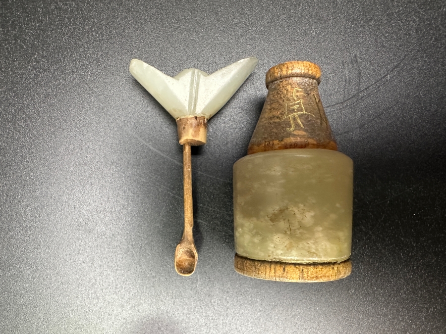 Vintage Chinese Jade Snuff Bottle Signed 2.5'H [Photo 4]