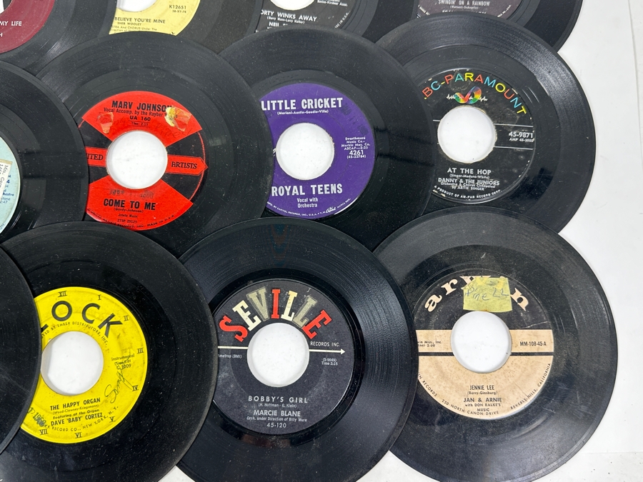 Last Minute Add - Collection Of Vintage Vinyl 45rpm Records [Photo 4]