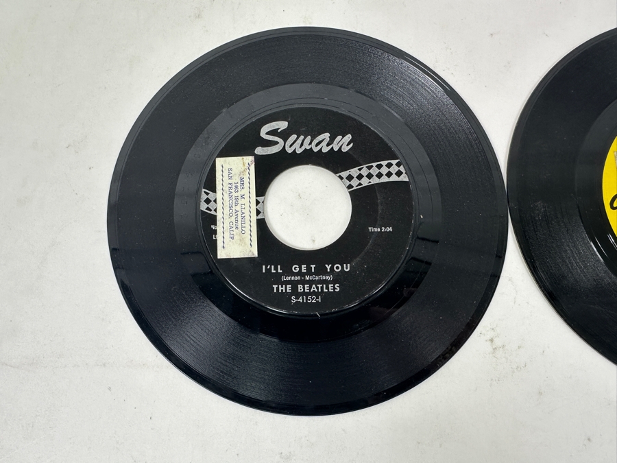 Last Minute Add - Pair Of Vintage The Beatles Vinyl 45rpm Records [Photo 7]