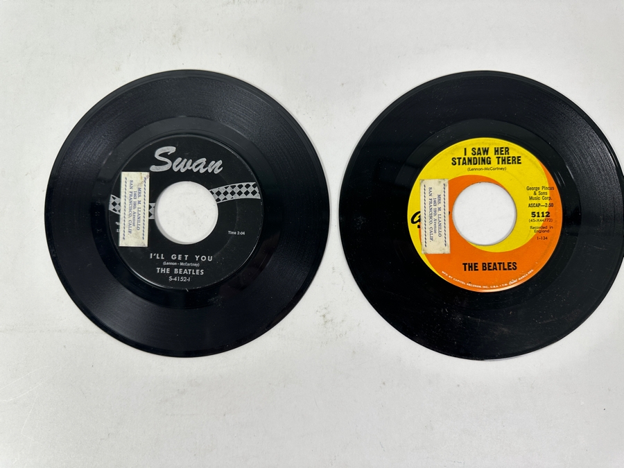 Last Minute Add - Pair Of Vintage The Beatles Vinyl 45rpm Records [Photo 4]