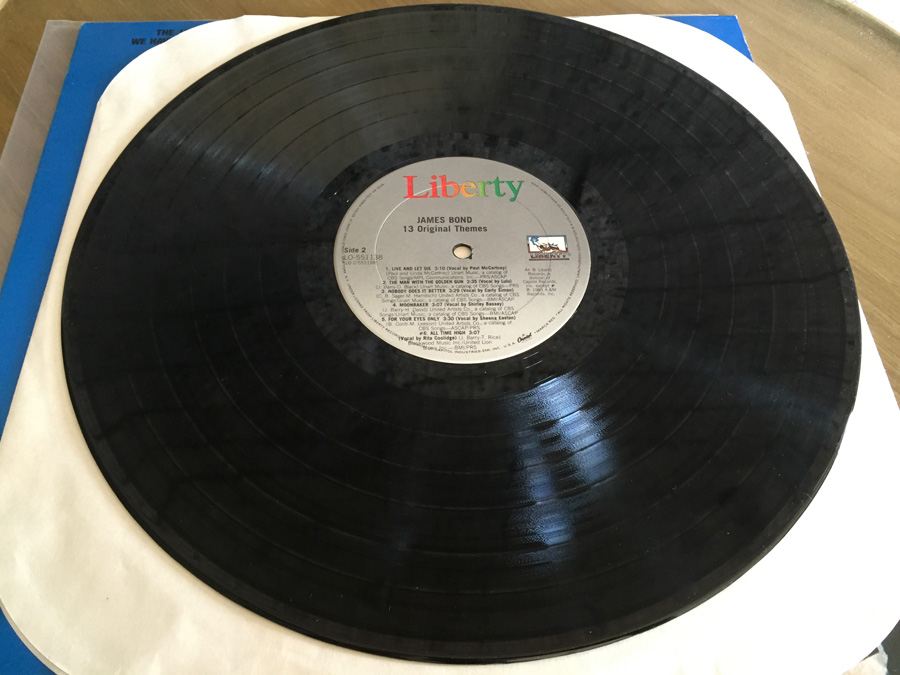 James Bond - 13 Original Themes - Liberty ‎- LO-551138 [Photo 5]