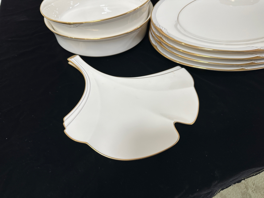 Huge Set Of Noritake Fine China Golden Cove 7719 Pattern Approximate Service For 16 [Photo 5]