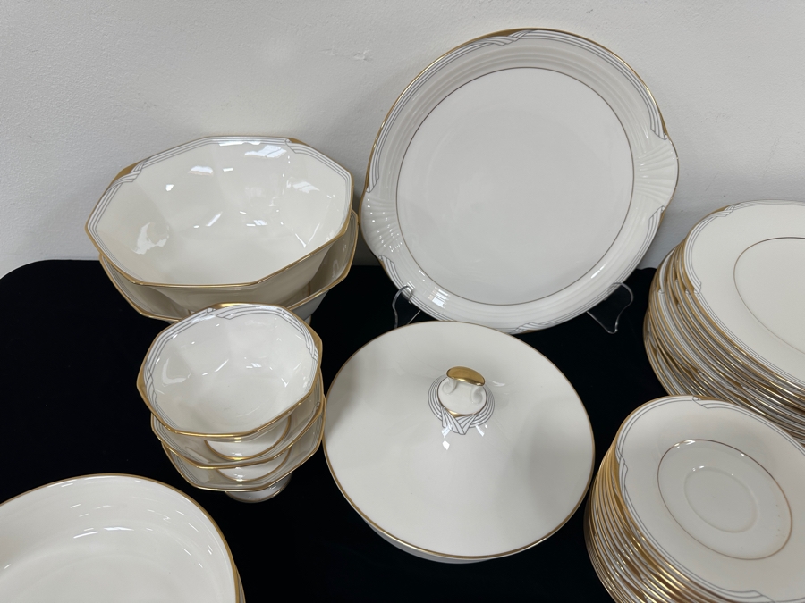 Huge Set Of Noritake Fine China Golden Cove 7719 Pattern Approximate Service For 16 [Photo 6]