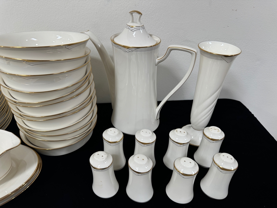 Huge Set Of Noritake Fine China Golden Cove 7719 Pattern Approximate Service For 16 [Photo 8]