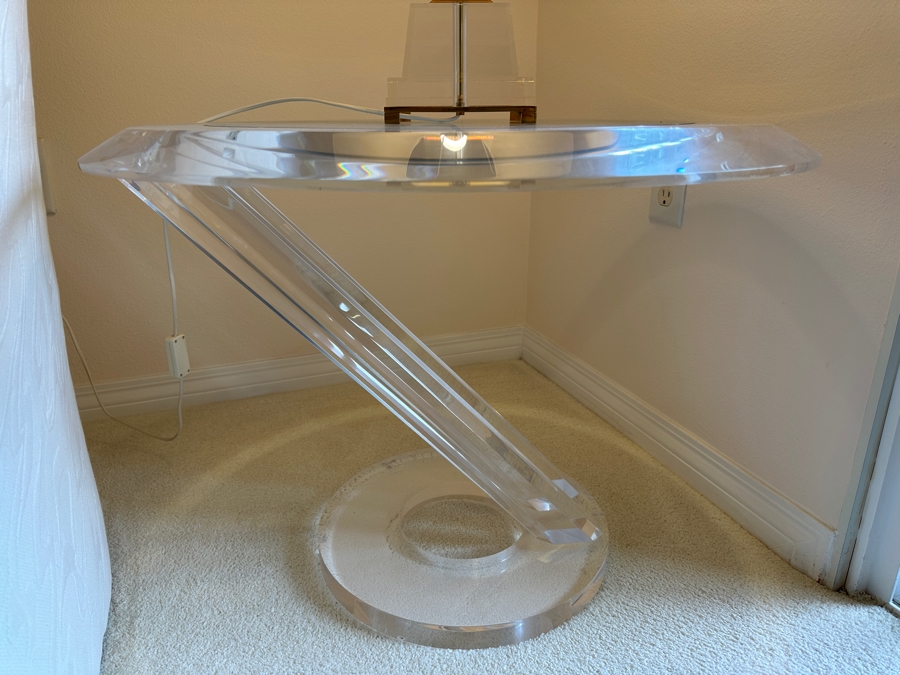 Stunning Lucite Modernist Round Side Table 28'W X 22'H