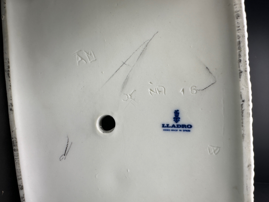 Vintage Lladro Porcelain Figurine Titled 'Japanese Girl Decorating' Or 'Geisha Flower Arranger' By Vincente Martinez 6'W X 4.5'D X 8'H [Photo 9]