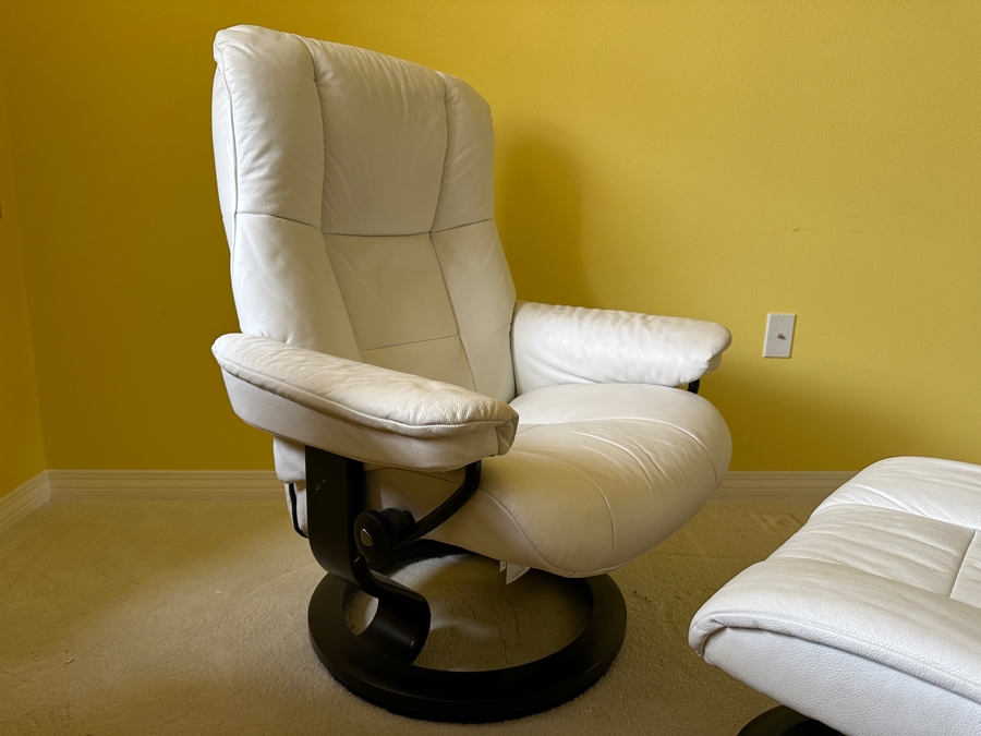Just Added - Stressless White Leather Chair With Ottoman 30.5'W X 24'D X 39'H [Photo 2]