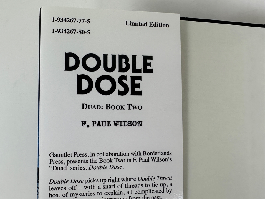 Pair Of Rare Signed Numbered Limited Edition Hardcover Books Double Dose Signed By F. Paul Wilson Limited To 500 Copies - One Book Is Still Factory Sealed [Photo 4]
