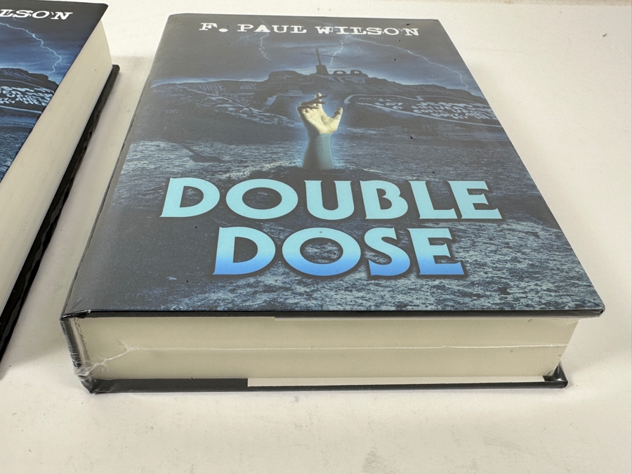Pair Of Rare Signed Numbered Limited Edition Hardcover Books Double Dose Signed By F. Paul Wilson Limited To 500 Copies - One Book Is Still Factory Sealed [Photo 3]