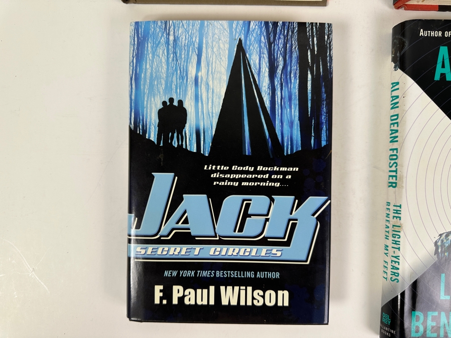 (4) First Edition Hardcover Books: Artemis By Andy Weir, Magic Street By Orson Scott Card, Jack Secret Circles By F. Paul Wilson And The Light-Years Beneath My Feet By Alan Dean Foster [Photo 4]