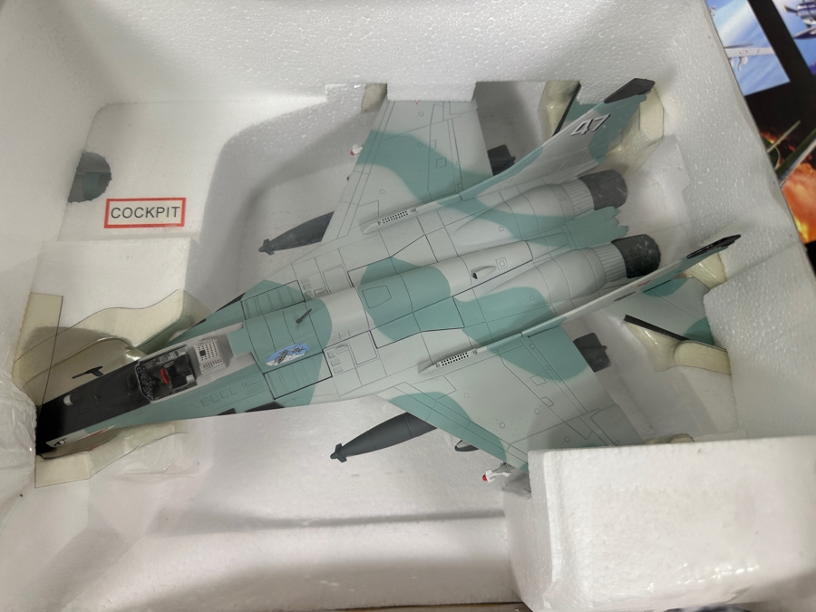 New Franklin Mint Precision Models Armour Collection 1:48 Scale Die-Cast Model Of A Mikoyan MiG-29 Fulcrum Fighter Jet 16.5'W X 12'D X 7'H [Photo 3]