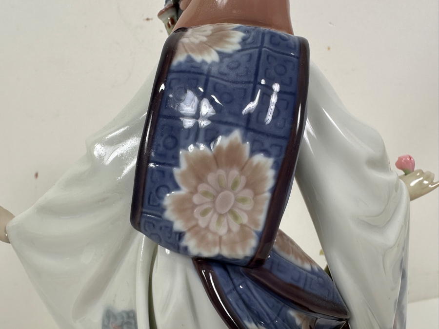 Vintage Lladro Teruko Porcelain Figurine 10.5'H [Photo 5]