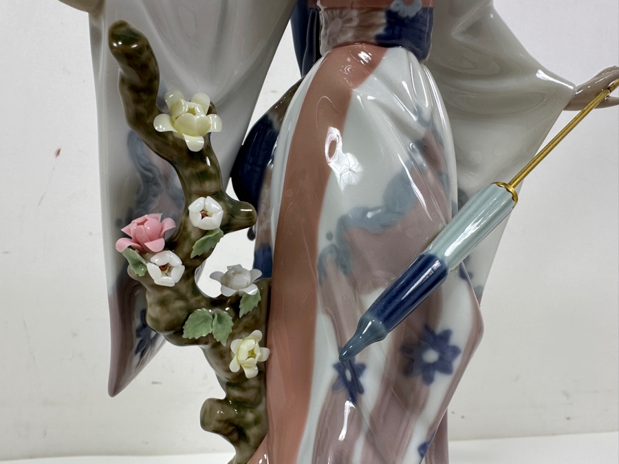 Vintage Lladro Teruko Porcelain Figurine 10.5'H [Photo 2]