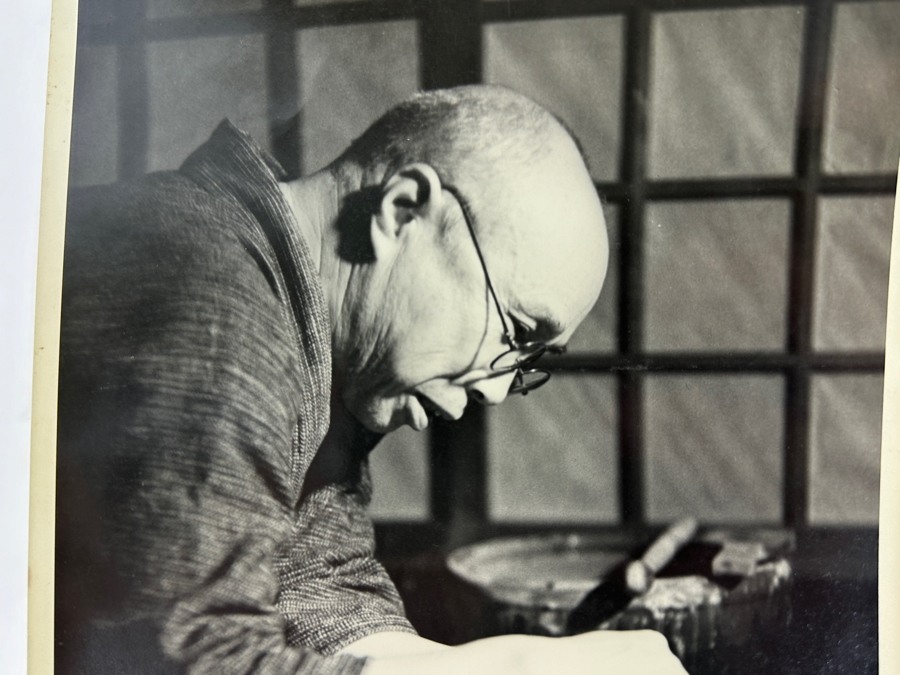 Hand Signed 7 X 10 B&W Photograph Of Shoji Hamada (1894-1978, Japanese) Started The Mingei (Folk-Art) Movement In Japan - Declared A 'Living National Treasure' In 1955 [Photo 3]