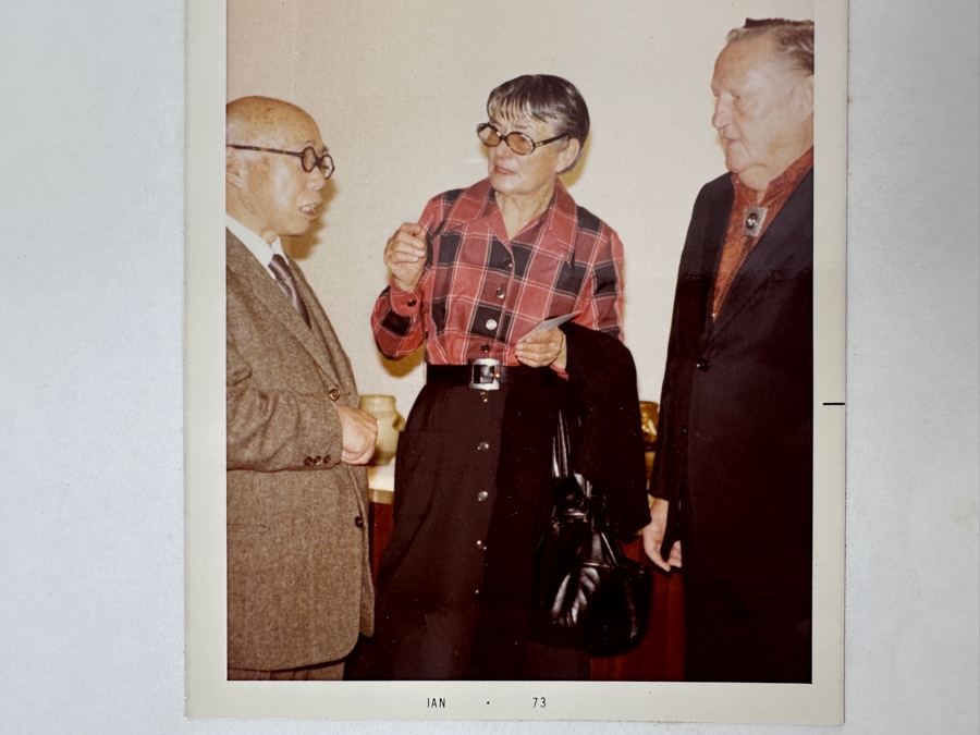 (3) Color Photographs Of Shoji Hamada (1894-1978, Japanese) In 1972 At Mitsukoshi Nihonbashi Tokyo Exhibit With Client - Shoji Hamada Started The Mingei (Folk-Art) Movement In Japan - Declared A 'Living National Treasure' In 1955 [Photo 3]